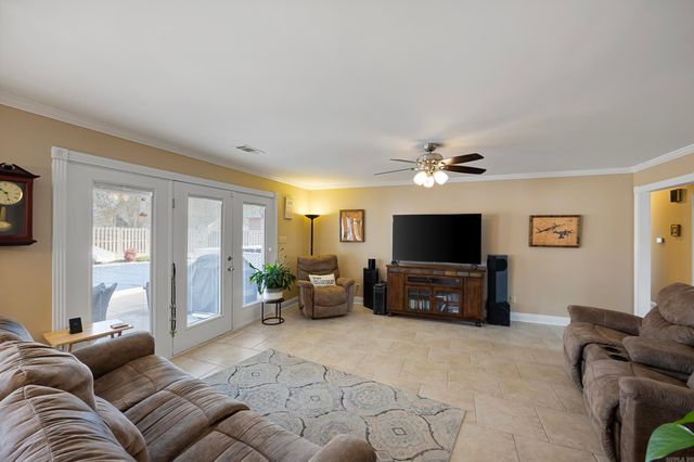 2310 W 7th Street, Russellville, AR 72801