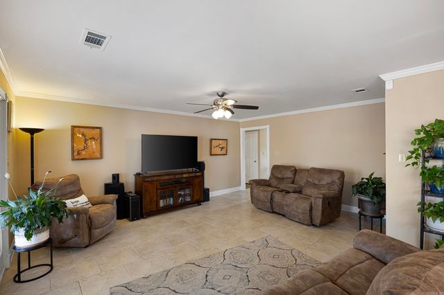 2310 W 7th Street, Russellville, AR 72801