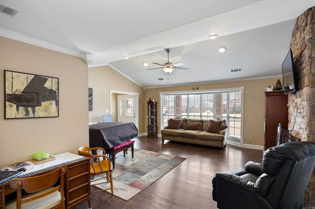 2310 W 7th Street, Russellville, AR 72801