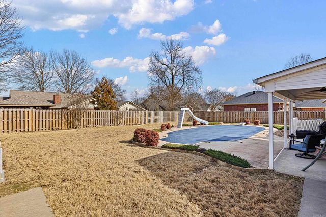 2310 W 7th Street, Russellville, AR 72801