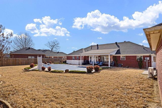 2310 W 7th Street, Russellville, AR 72801