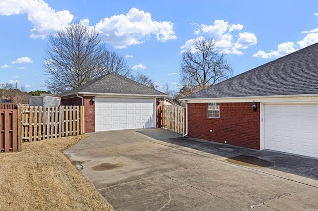 2310 W 7th Street, Russellville, AR 72801