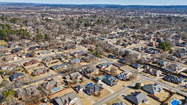 2310 W 7th Street, Russellville, AR 72801