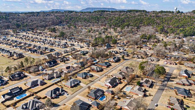 2310 W 7th Street, Russellville, AR 72801