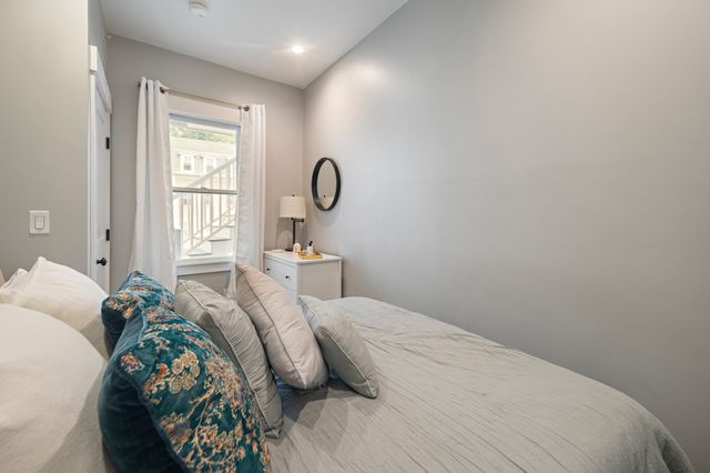 6 Chestnut Ave 1, Boston, MA 02130