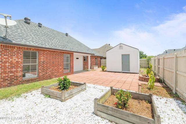 206 Oak Hill Lane, Youngsville, LA 70592