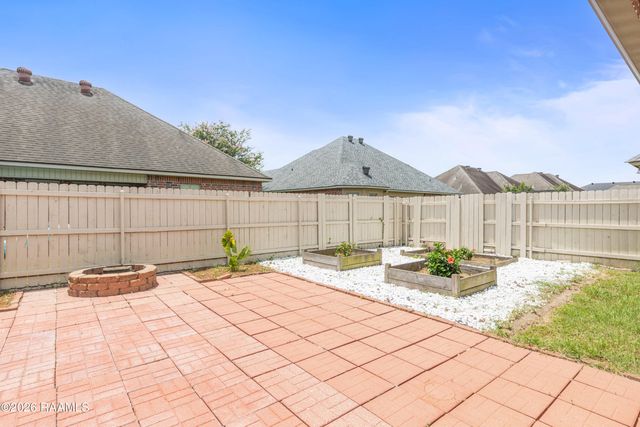 206 Oak Hill Lane, Youngsville, LA 70592