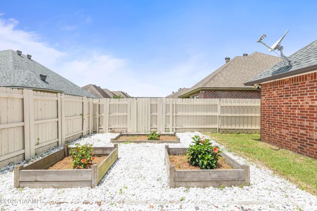 206 Oak Hill Lane, Youngsville, LA 70592