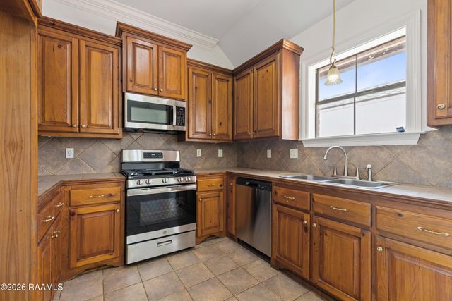 206 Oak Hill Lane, Youngsville, LA 70592