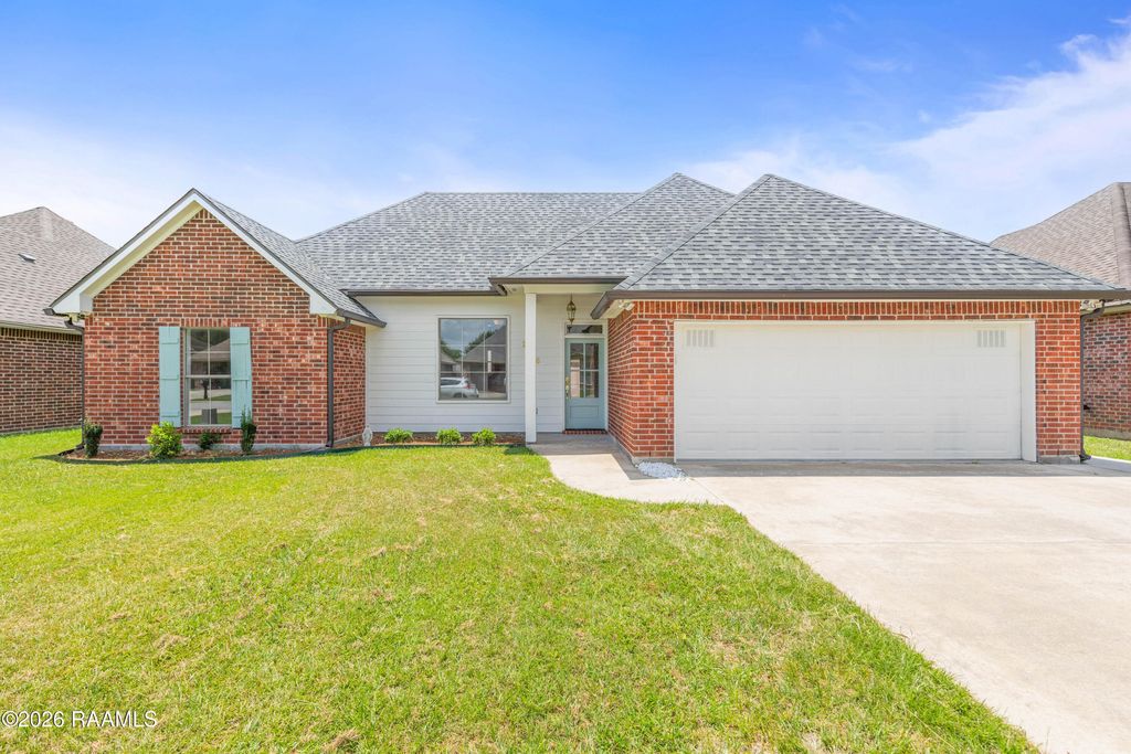 206 Oak Hill Lane, Youngsville, LA 70592