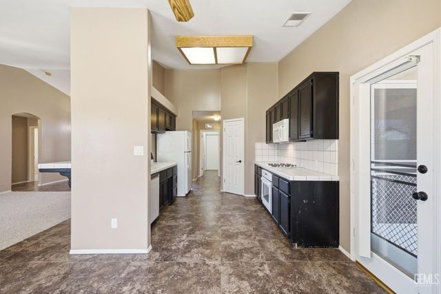 12514 Sawtooth Avenue, Bakersfield, CA 93312
