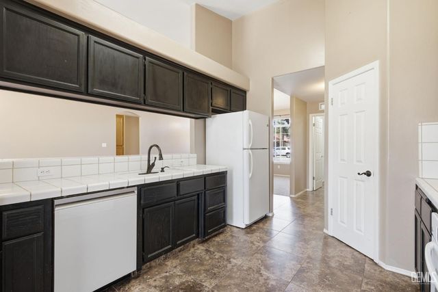 12514 Sawtooth Avenue, Bakersfield, CA 93312