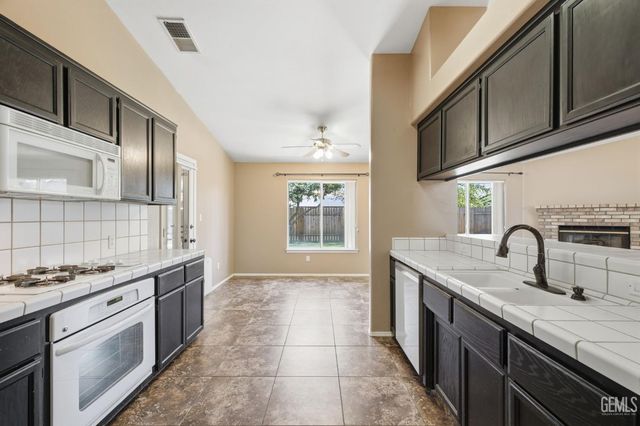 12514 Sawtooth Avenue, Bakersfield, CA 93312