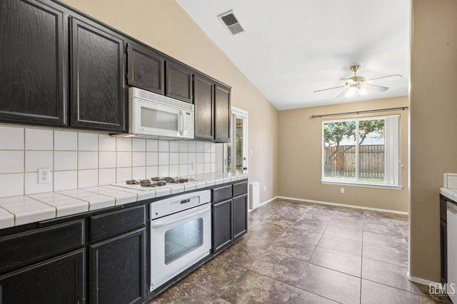 12514 Sawtooth Avenue, Bakersfield, CA 93312