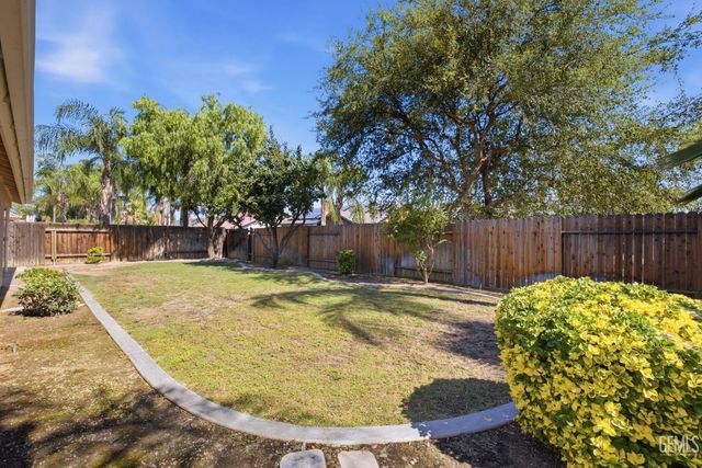 12514 Sawtooth Avenue, Bakersfield, CA 93312