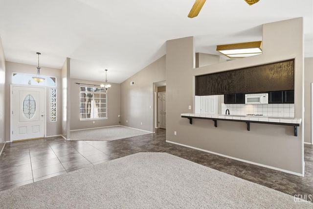 12514 Sawtooth Avenue, Bakersfield, CA 93312