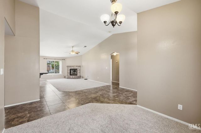 12514 Sawtooth Avenue, Bakersfield, CA 93312