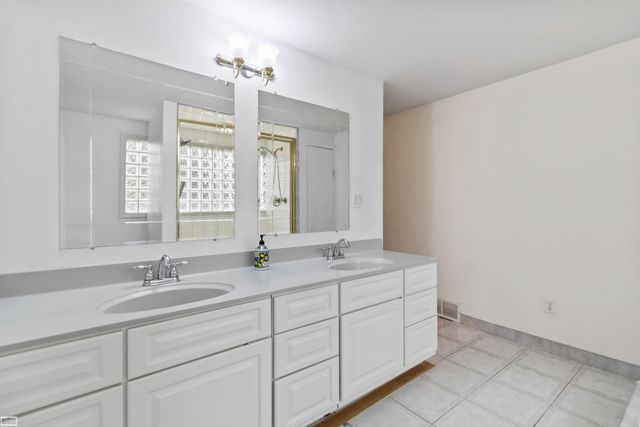 2312 Hillcrescent Dr Drive, Troy, MI 48085