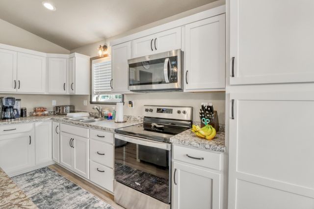 6726 69th Avenue S, Horace, ND 58047