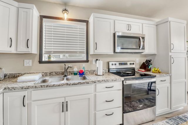 6726 69th Avenue S, Horace, ND 58047