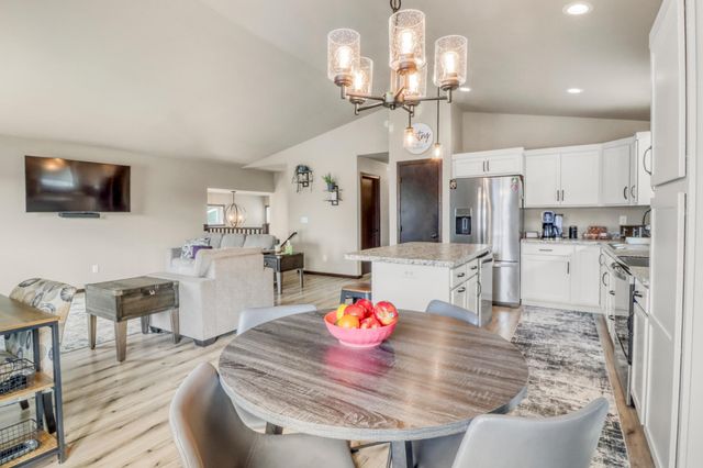 6726 69th Avenue S, Horace, ND 58047