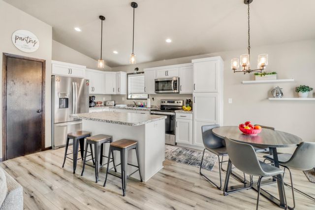 6726 69th Avenue S, Horace, ND 58047