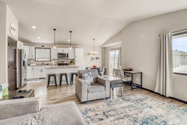 6726 69th Avenue S, Horace, ND 58047