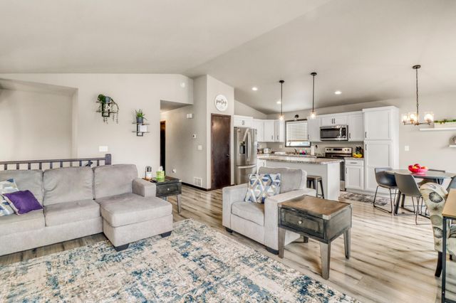 6726 69th Avenue S, Horace, ND 58047