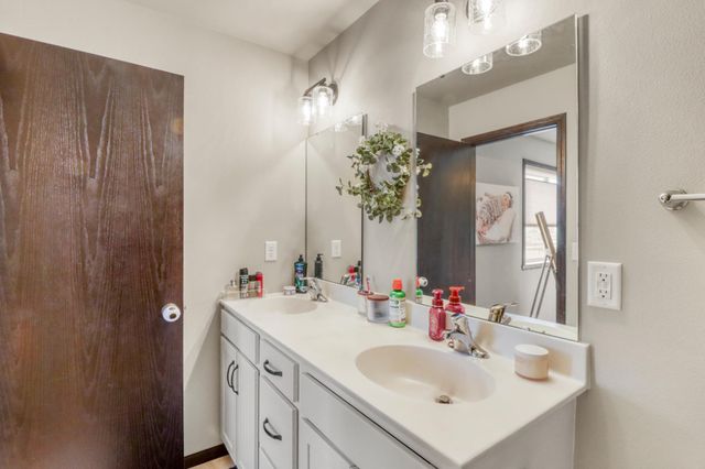 6726 69th Avenue S, Horace, ND 58047