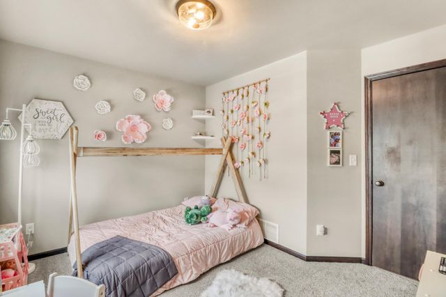 6726 69th Avenue S, Horace, ND 58047