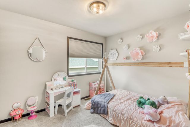 6726 69th Avenue S, Horace, ND 58047