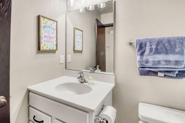 6726 69th Avenue S, Horace, ND 58047