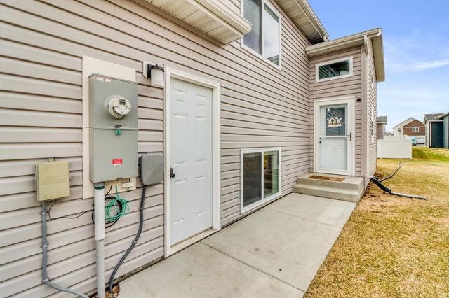 6726 69th Avenue S, Horace, ND 58047