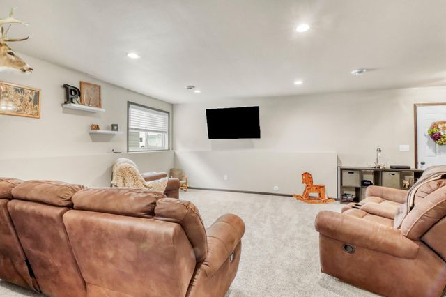 6726 69th Avenue S, Horace, ND 58047