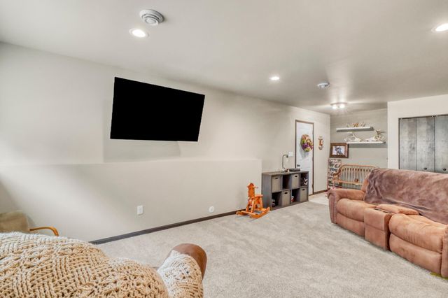 6726 69th Avenue S, Horace, ND 58047