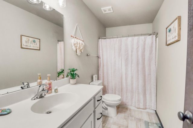 6726 69th Avenue S, Horace, ND 58047