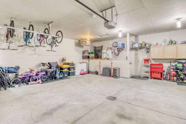 6726 69th Avenue S, Horace, ND 58047