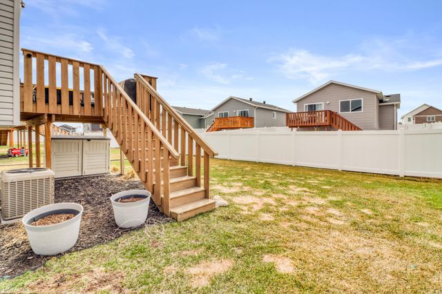 6726 69th Avenue S, Horace, ND 58047