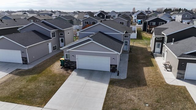 6726 69th Avenue S, Horace, ND 58047