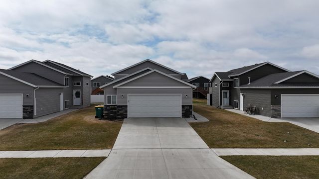 6726 69th Avenue S, Horace, ND 58047