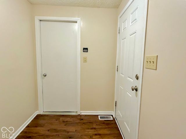 530 Quail Run, Greenwood, IN 46142