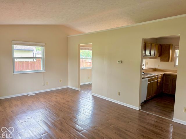 530 Quail Run, Greenwood, IN 46142