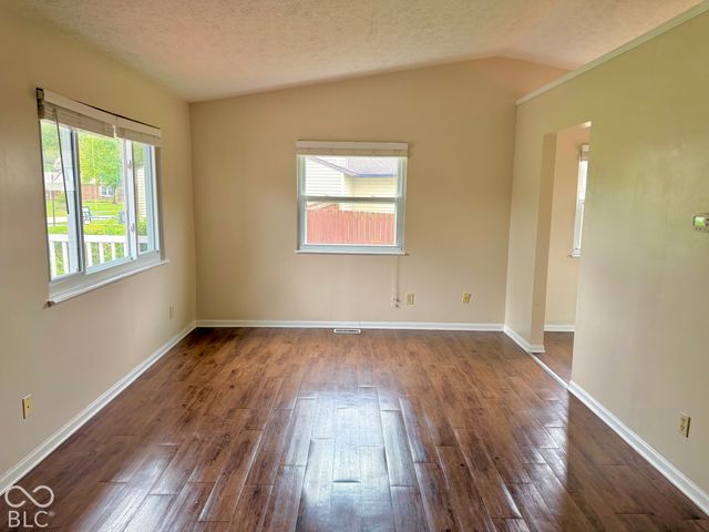 530 Quail Run, Greenwood, IN 46142