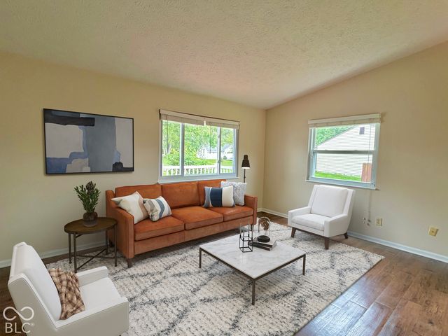 530 Quail Run, Greenwood, IN 46142
