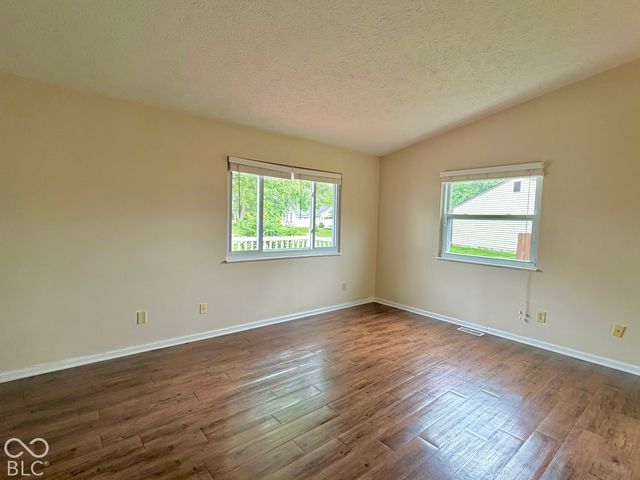 530 Quail Run, Greenwood, IN 46142
