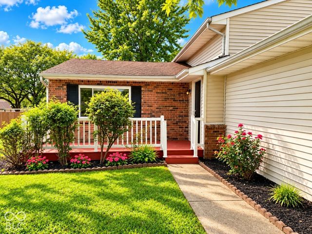 530 Quail Run, Greenwood, IN 46142
