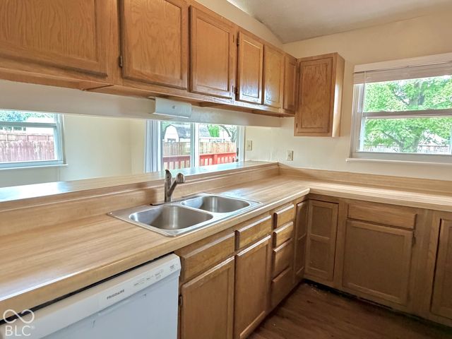 530 Quail Run, Greenwood, IN 46142
