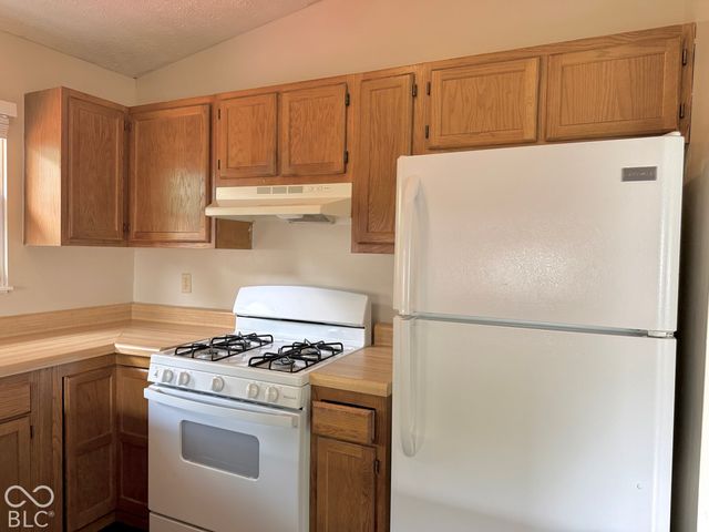 530 Quail Run, Greenwood, IN 46142