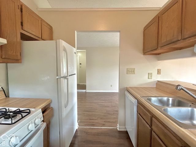 530 Quail Run, Greenwood, IN 46142