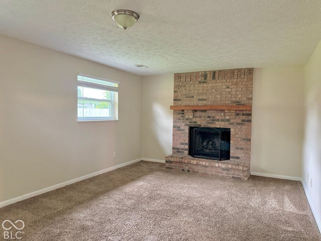 530 Quail Run, Greenwood, IN 46142